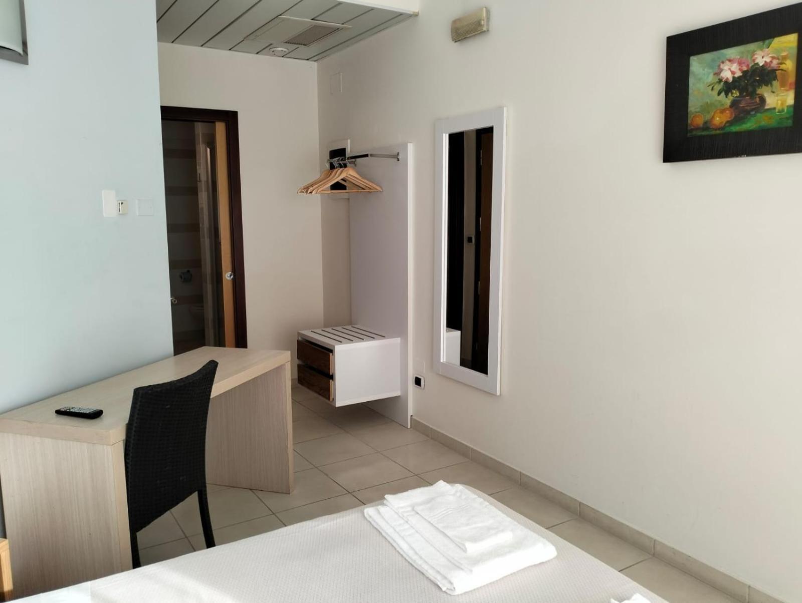 Hotel Riviera Silvi Marina Esterno foto